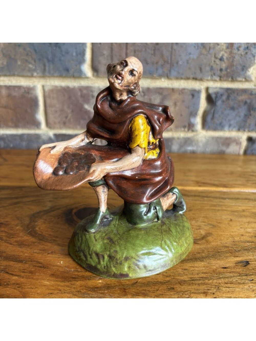 Vintage 1970 Atlantic Molds Nativity Egg Merchant Kneeling Gifts